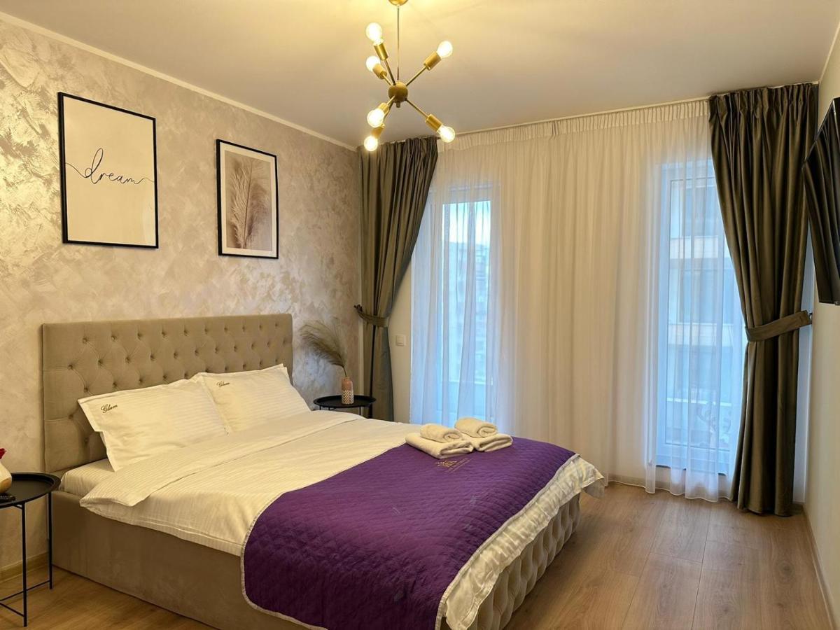 Coresi Mall Area & By Glam * Braşov