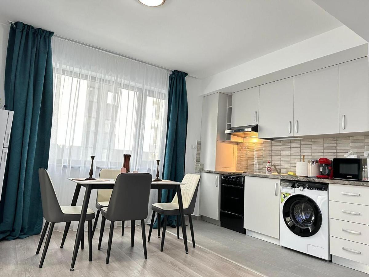 Apartamento Coresi Mall Area & By Glam *