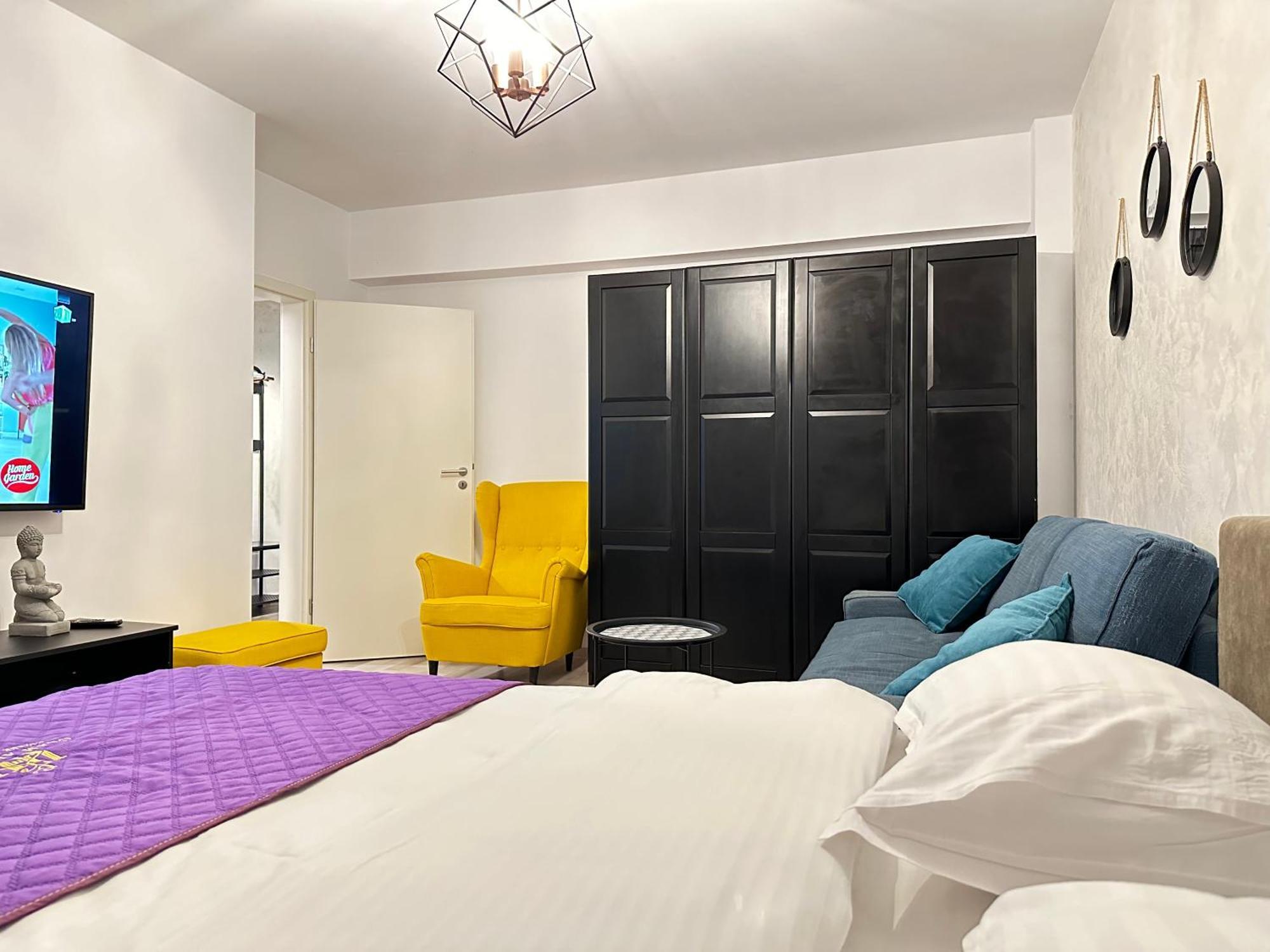 Apartamento Coresi Mall Area & By Glam