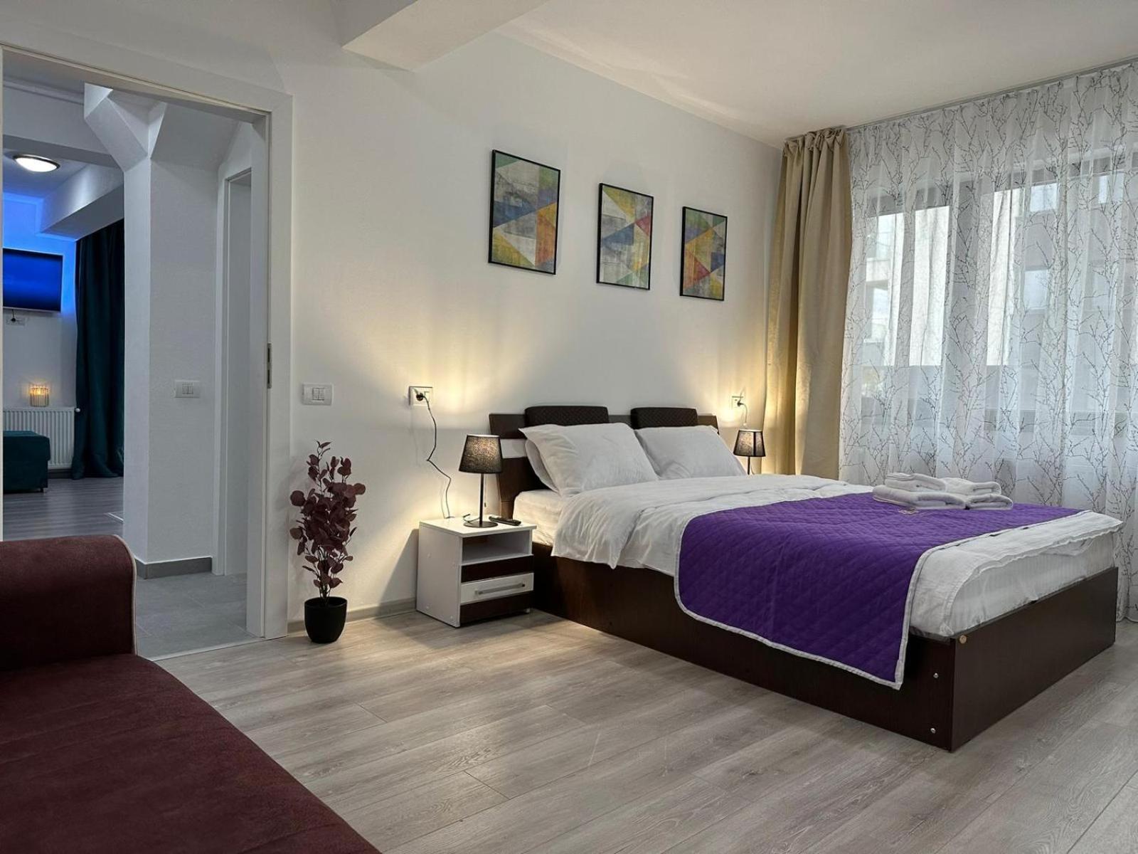 Coresi Mall Area & By Glam * Braşov
