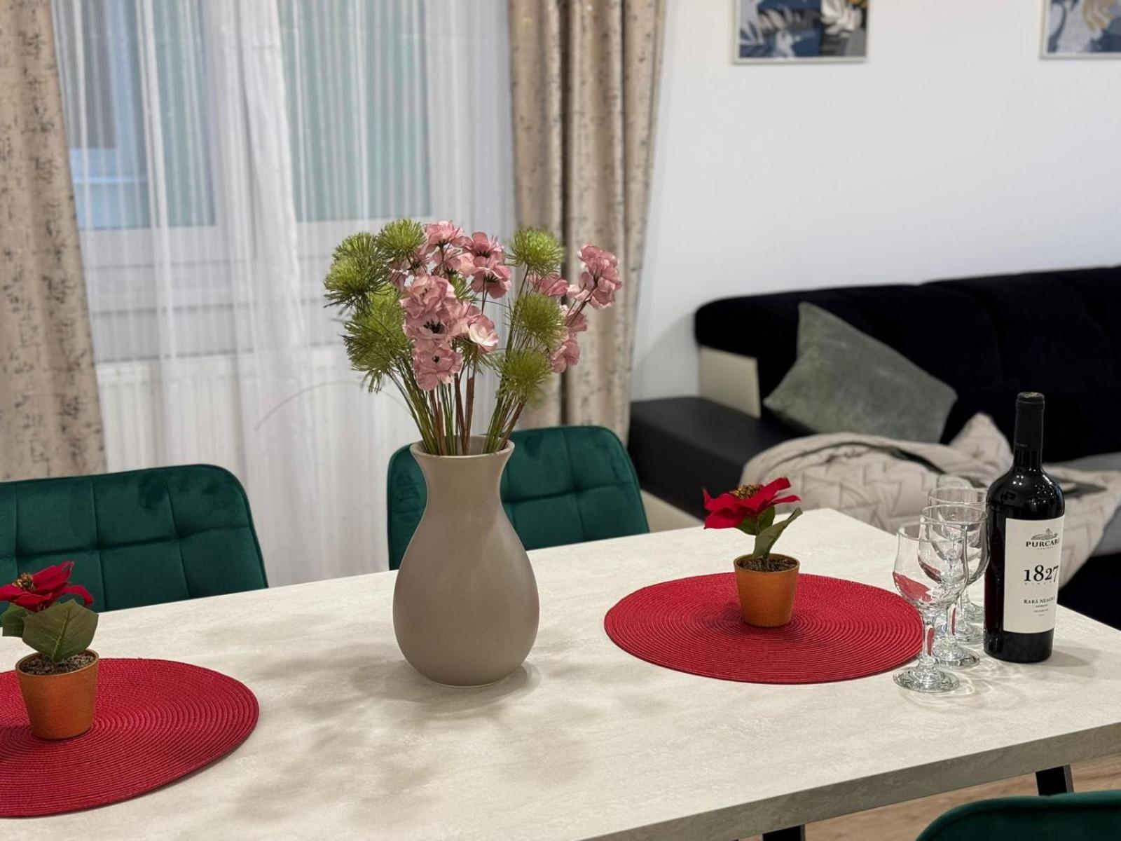 Apartamento Coresi Mall Area & By Glam *