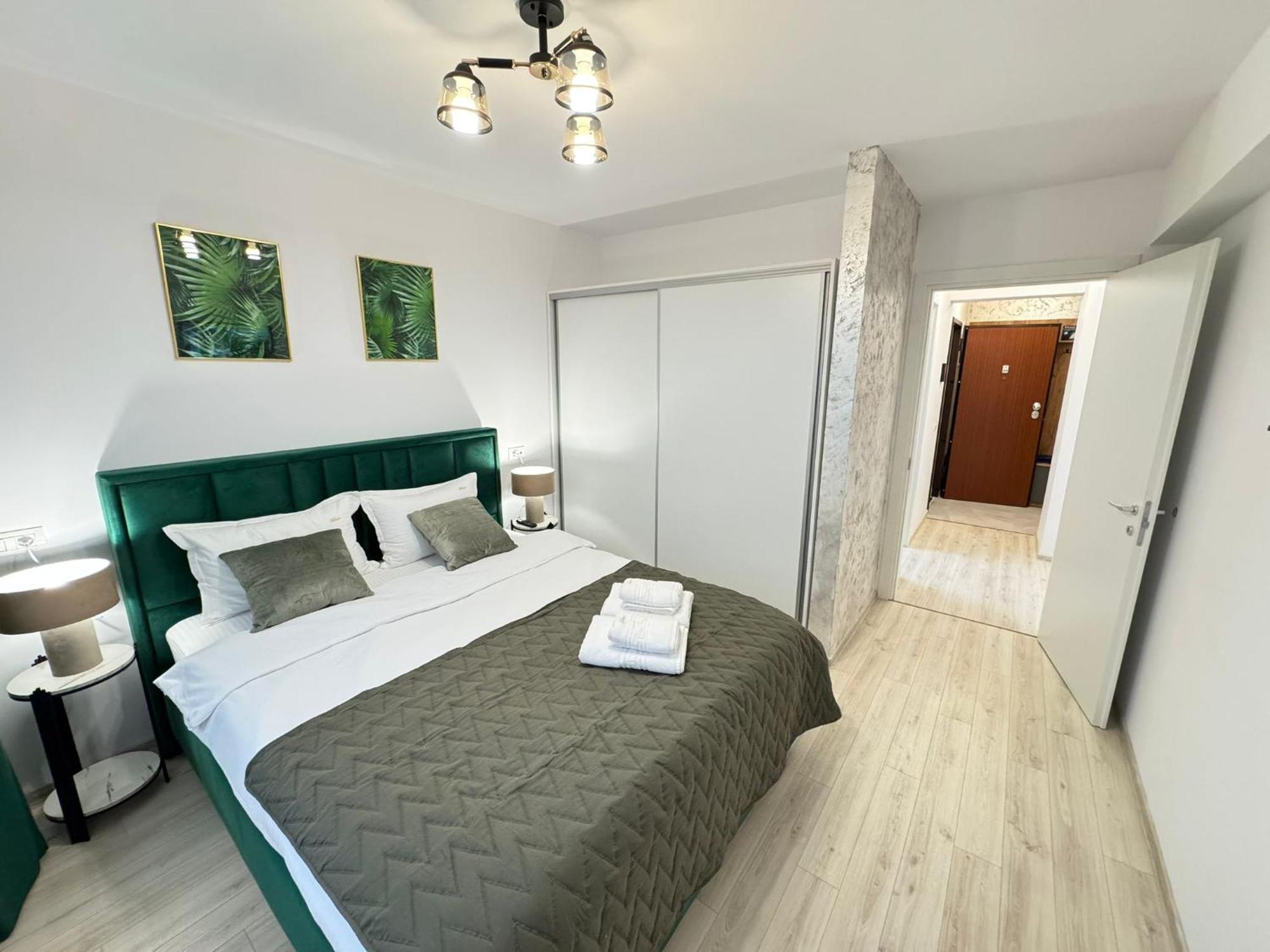 Apartamento Coresi Mall Area & By Glam