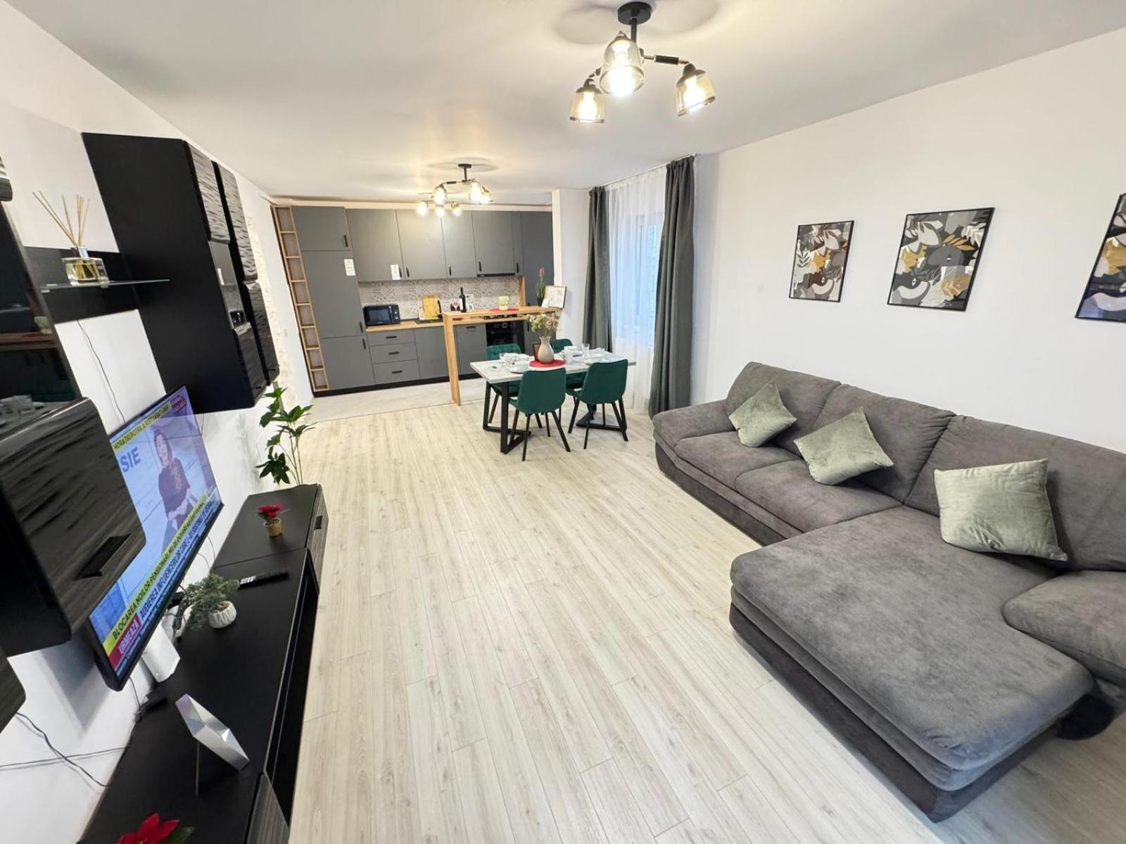 Apartamento Coresi Mall Area & By Glam *