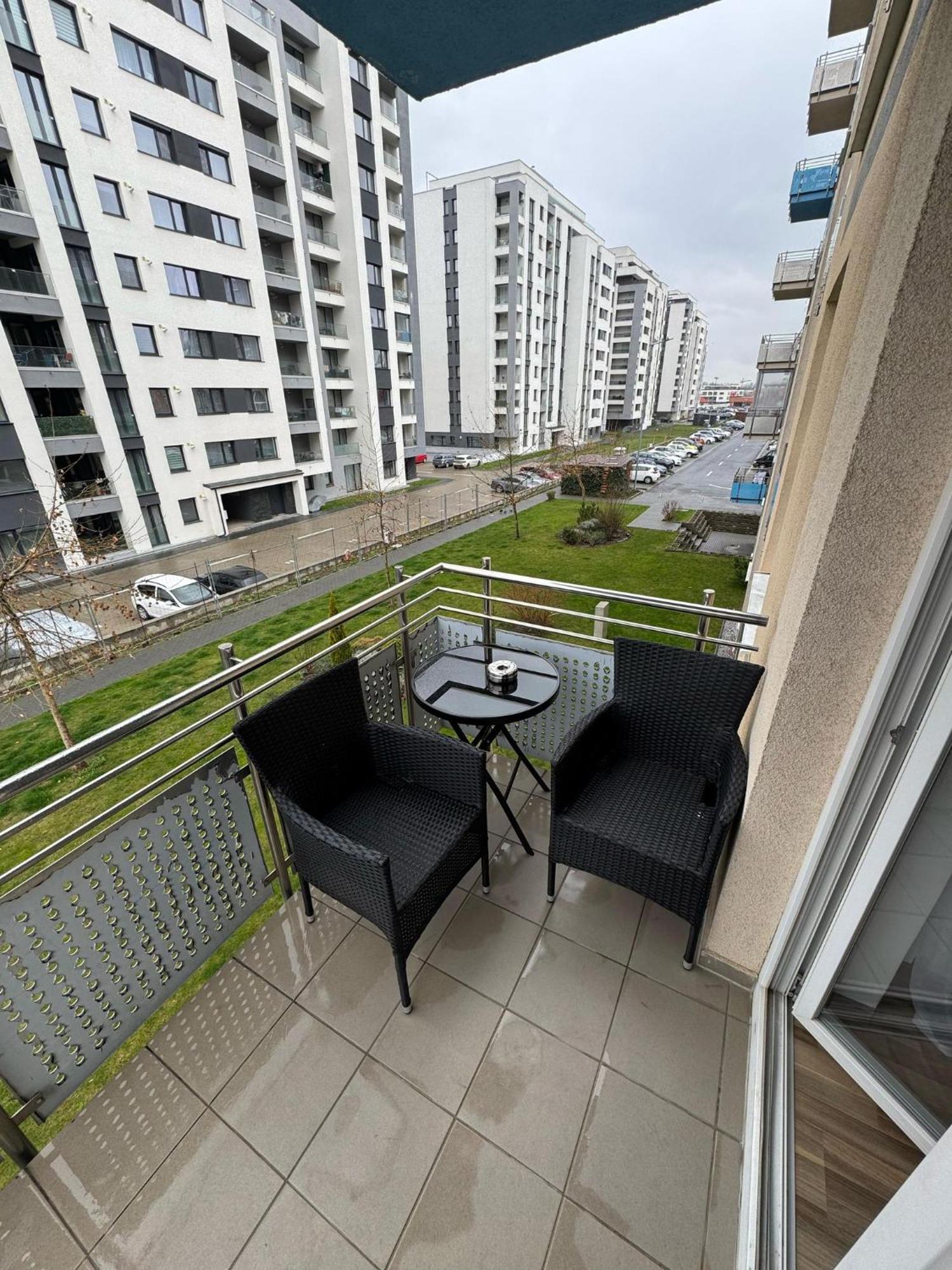 Coresi Mall Area & By Glam Apartamento